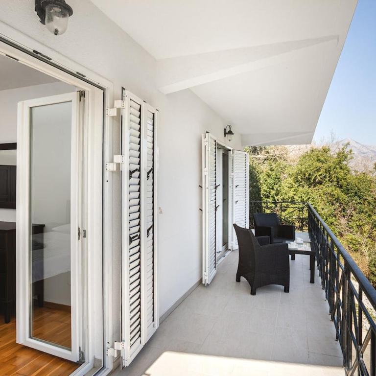 Newly refurbished 2 bd with sea views - Apartman sa 2 Spavaće Sobe - 5