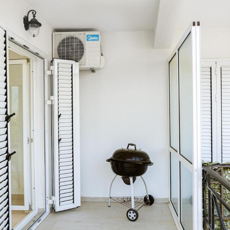Newly refurbished 2 bd with sea views - Apartman sa 2 Spavaće Sobe - 11