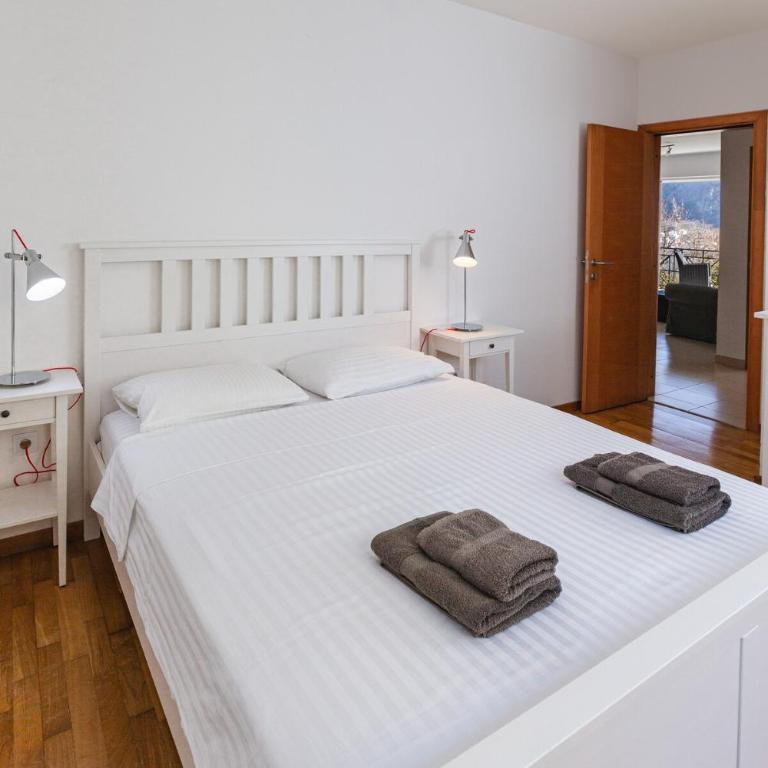 Newly refurbished 2 bd with sea views - Apartman sa 2 Spavaće Sobe - 24