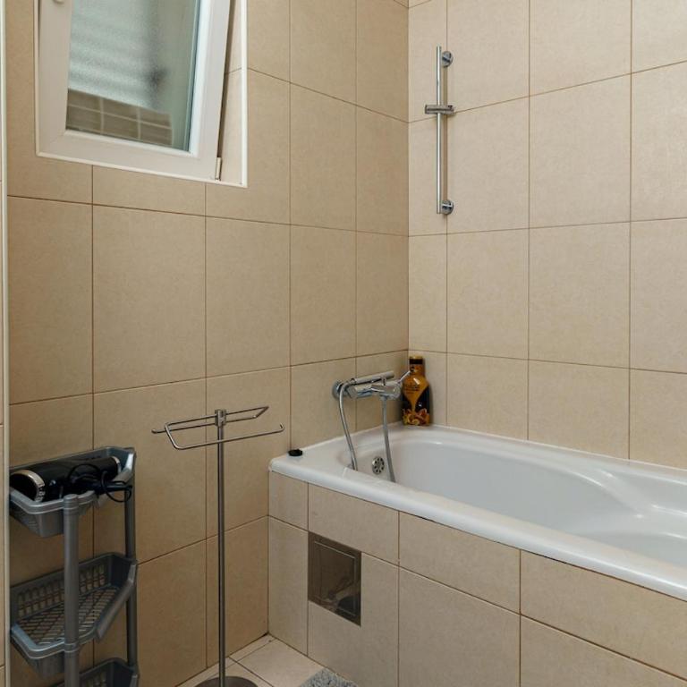 Newly refurbished 2 bd with sea views - Apartman sa 2 Spavaće Sobe - 31