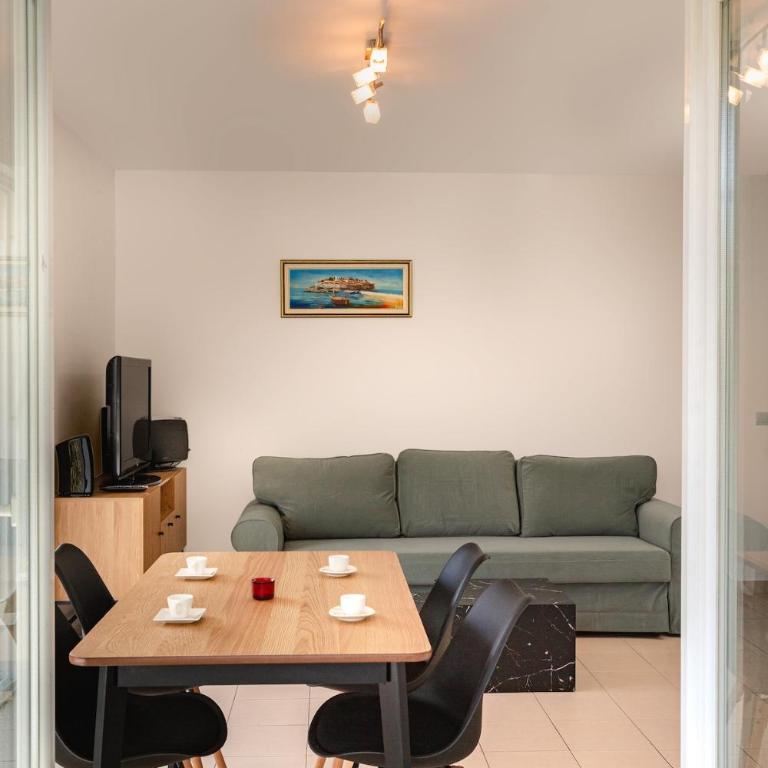 Newly refurbished 2 bd with sea views - Apartman sa 2 Spavaće Sobe - 35