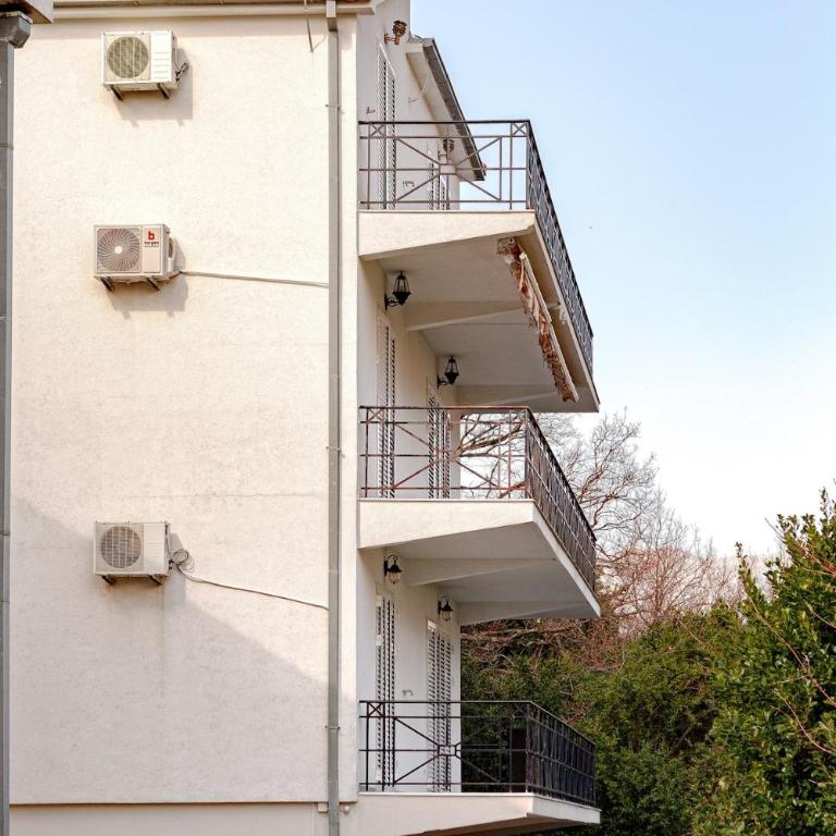 Newly refurbished 2 bd with sea views - Apartman sa 2 Spavaće Sobe - 37