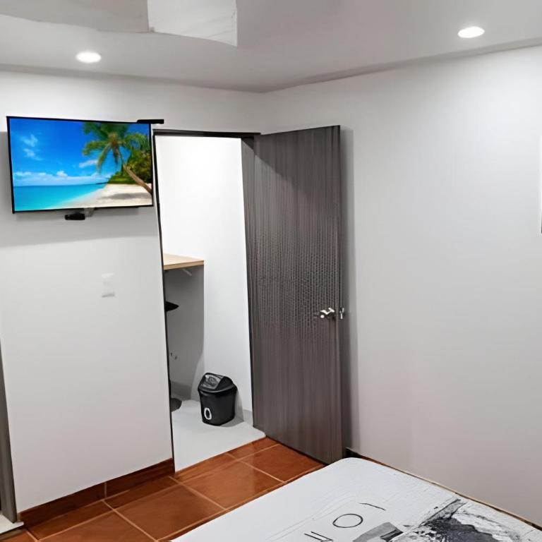 Hospeda a tu EQUIPO DE TRABAJO con comodidad, ubicación estratégica y estilo. Espacios modernos para vivir, trabajar y descansar. PARQUEADERO SUJETO A DISPONIBILIDAD - Queen Studio - 9