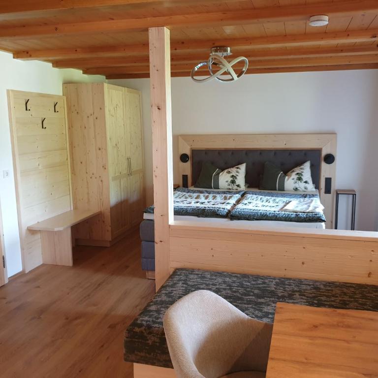Gästehaus Sägfeiler - Apartment mit 1 Schlafzimmer und Balkon - 8