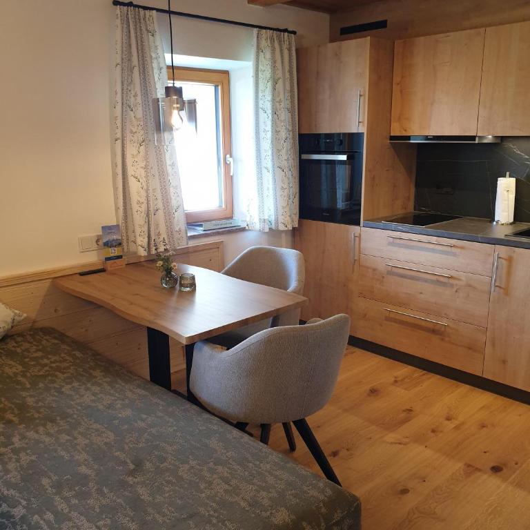 Gästehaus Sägfeiler - Apartment mit 1 Schlafzimmer und Balkon - 2