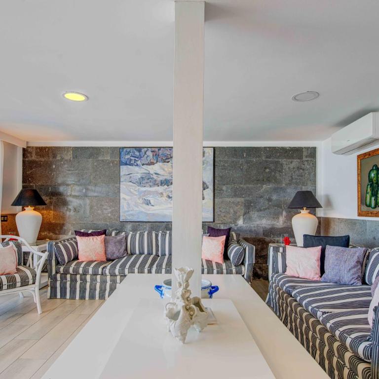 Seafront villa with jacuzzi - Casa - 42