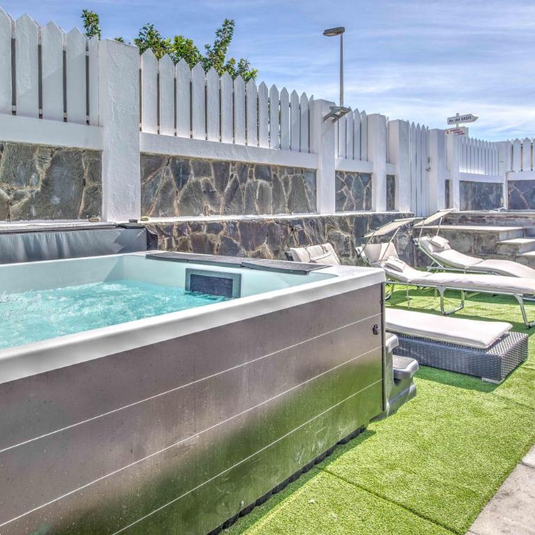 Seafront villa with jacuzzi - Casa - 45