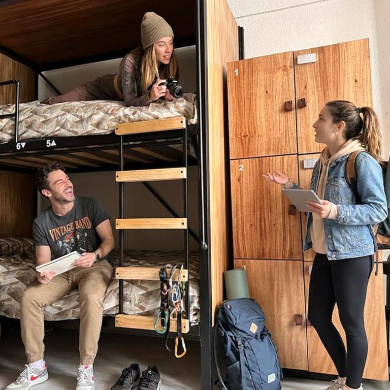 Wanderlust District - Bed in 6-Bed Mixed Dormitory Room - 1