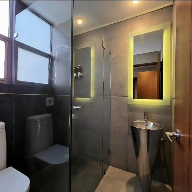 Luxurious, modern, and centrally located Minimalist house - Casa de 4 dormitorios - 9