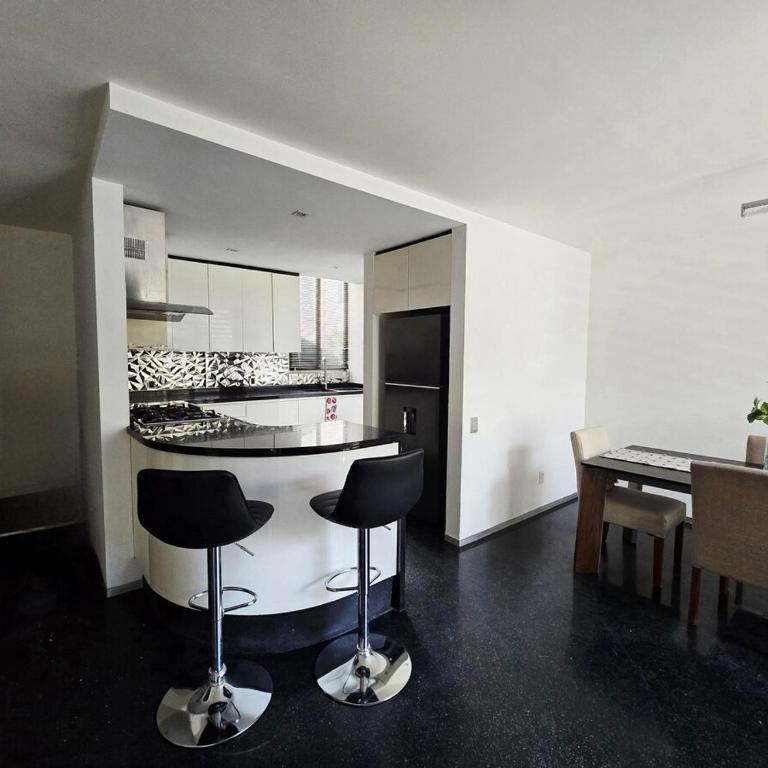 Luxurious, modern, and centrally located Minimalist house - Casa de 4 dormitorios - 2