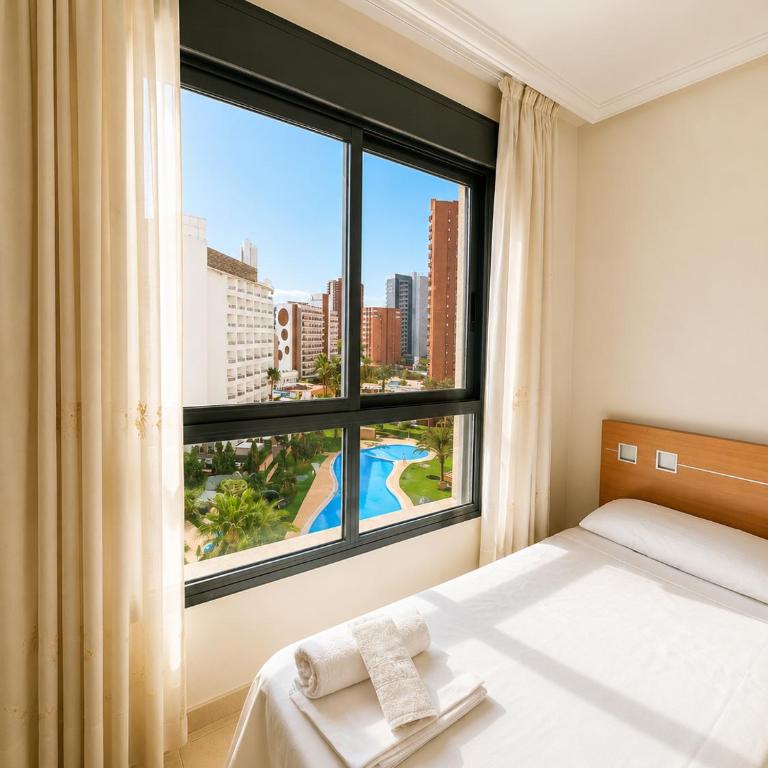Benidorm Luxury Stay Huge Pool & Prime Location - One-Bedroom Apartment - 14