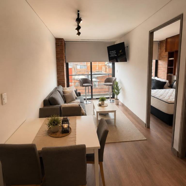Apto Moderno de Lujo con Balcón Amplio y Vista Urbana - Apartamento de 2 dormitorios - 1