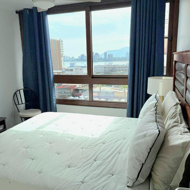 Habitación con baño privado, con una vista espectacular a la playa Cavancha - Double Room with Private Bathroom - 1