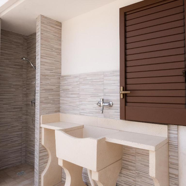 Suite Mediterranea con Idromassaggio Privato e Dehors a 100mt dal Mare - Appartamento con 2 Camere da Letto e Vista Piscina - 12