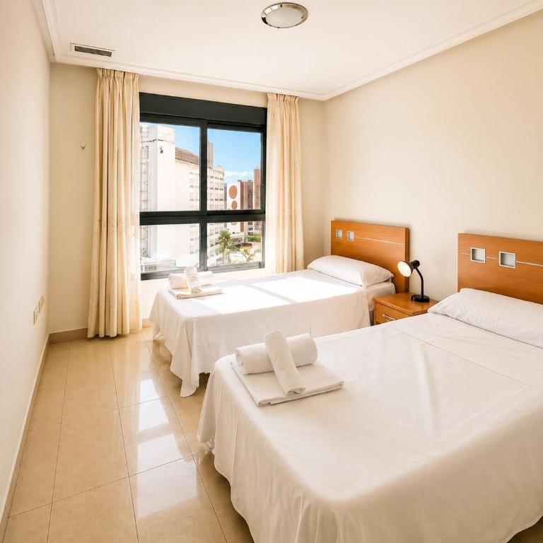 Benidorm Luxury Stay Huge Pool & Prime Location - One-Bedroom Apartment - 16