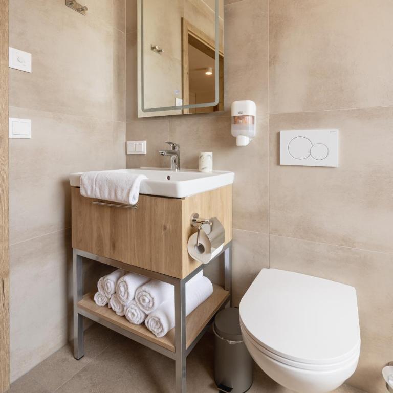 CASA PLUS - Rooms & Apartments - Chambre Familiale Supérieure - 12