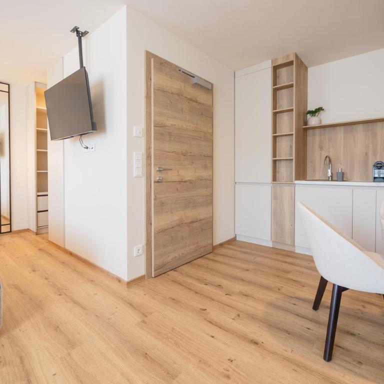 CASA PLUS - Rooms & Apartments - Chambre Familiale Supérieure - 8