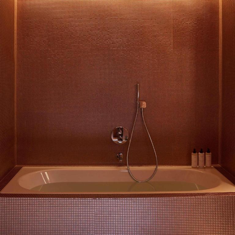 SO/ Paris Hotel - Studio Junior Suite – Blick auf den Innenhof - 4