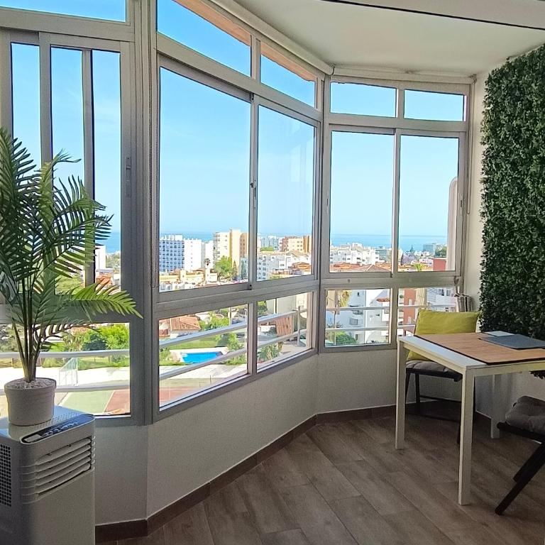 Cozy High-Rise Studio Sea Views & Garden Pool - Studio - Vue sur Mer - 2