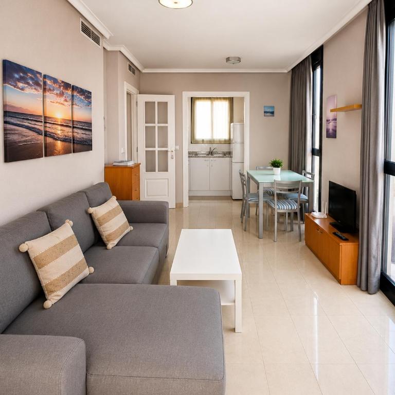 Benidorm Luxury Stay Huge Pool & Prime Location - One-Bedroom Apartment - 5