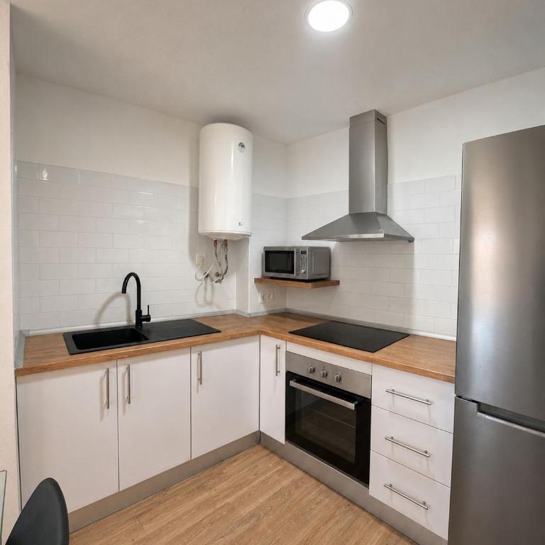 Edificio Avenida de Jaime - Two-Bedroom Apartment - 4