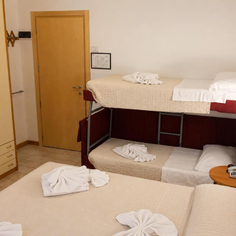 Hotel Conti - Standard Vierbettzimmer - 2