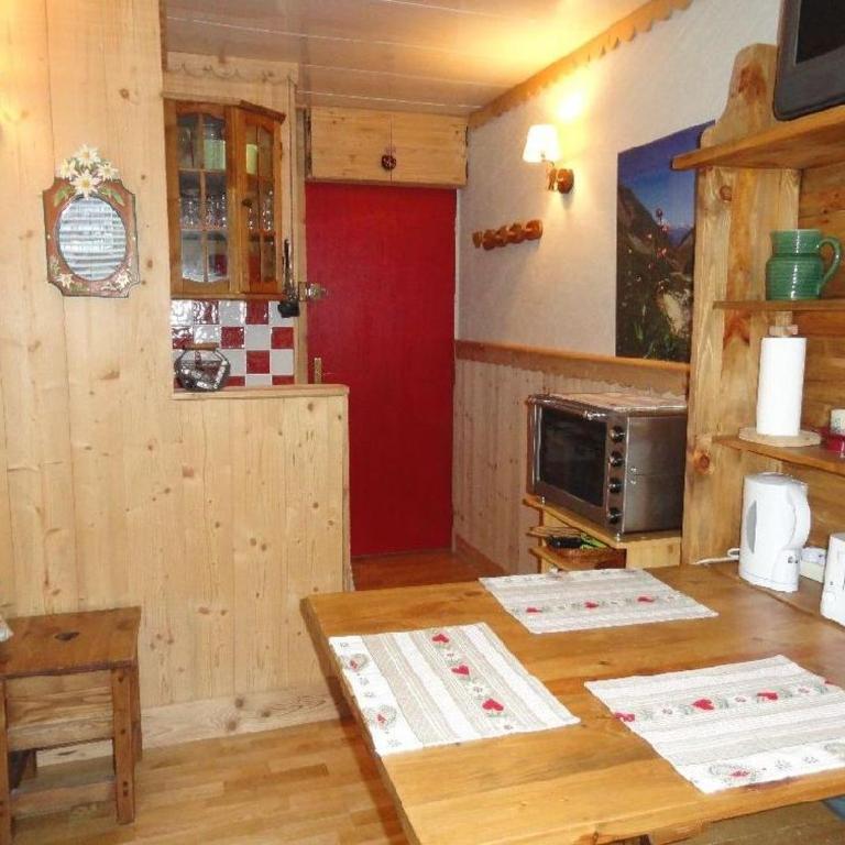 Belledone - Studio Apartment - 8