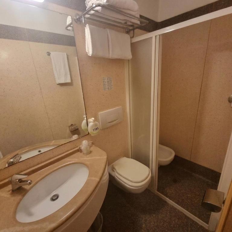 Hotel Conti - Standard Doppel- oder Zweibettzimmer - 4