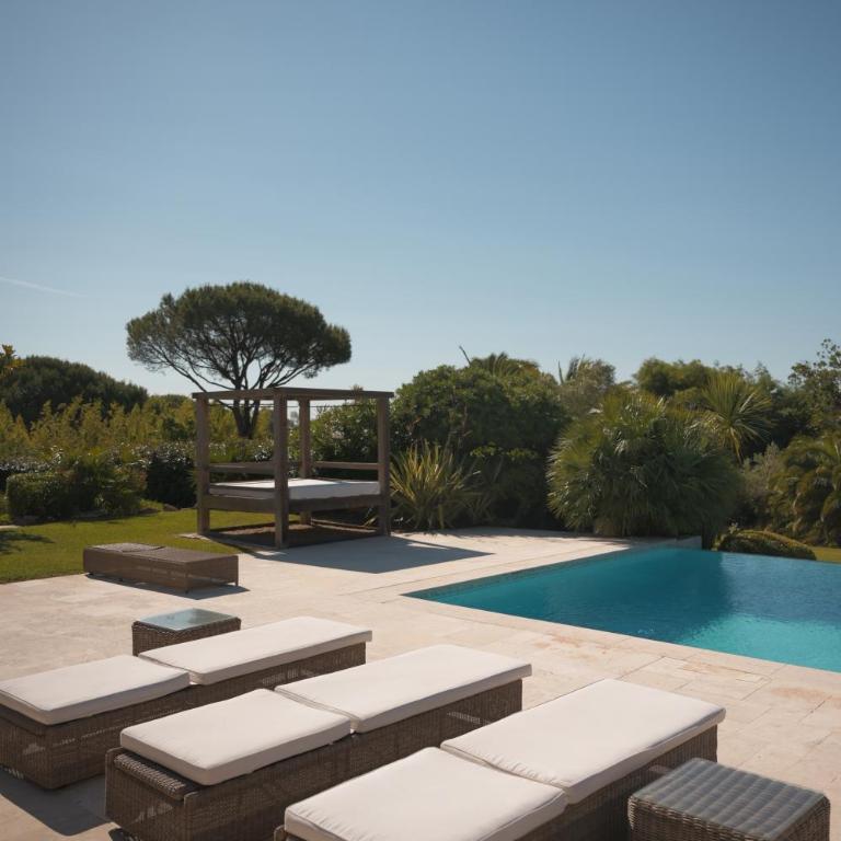 Luxury Mediterranean Villa with Pool & Helipad - Villa - 3