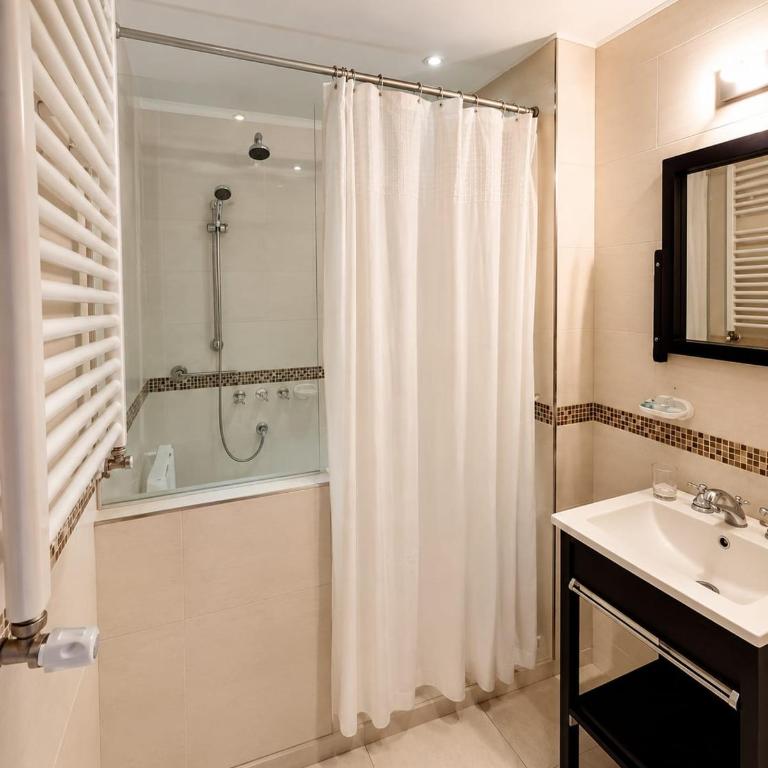 Hotel Los Fuegos - Habitación Deluxe (2 adultos + 1 niño) - 1