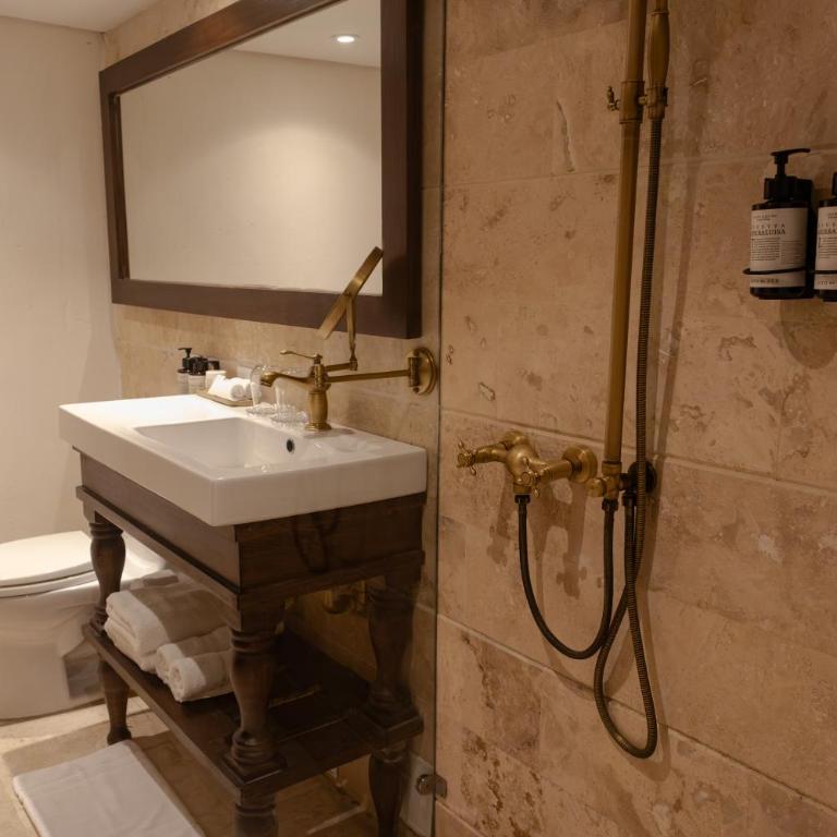 Hotel Casa Bianca by Faranda Boutique - 1 King Bed - 3
