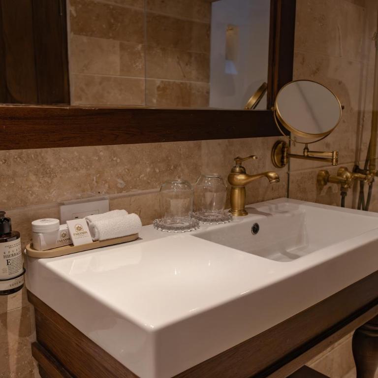 Hotel Casa Bianca by Faranda Boutique - 1 King Bed - 4