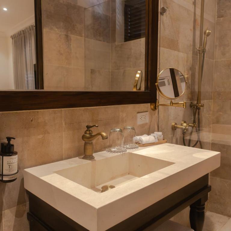 Hotel Casa Bianca by Faranda Boutique - 1 King Bed, Premium Room - 2