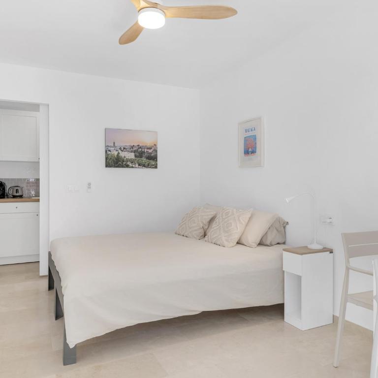 Newly renovated 1-Bedroom Apt with kitchen & patio - Chambre Double avec Salle de Bains Privative - 1