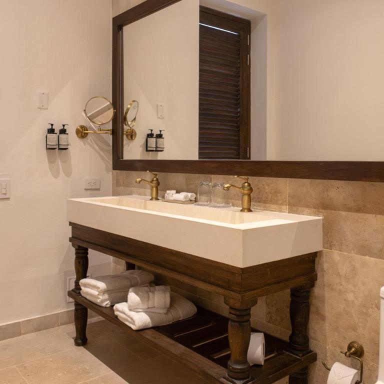 Hotel Casa Bianca by Faranda Boutique - 1 King Bed, Suite With Terrace - 13