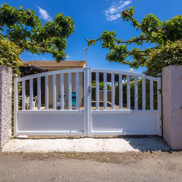 Pavillon indépendant pour 6 personnes dans une résidence sécurisée avec piscine - Ferienhaus - 6