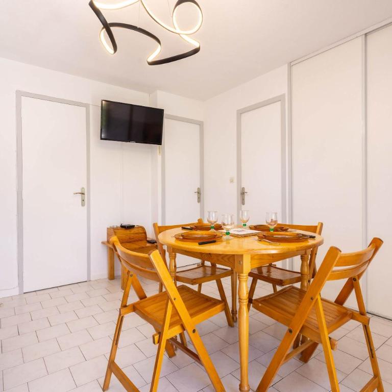 Pavillon indépendant pour 6 personnes dans une résidence sécurisée avec piscine - Ferienhaus - 12