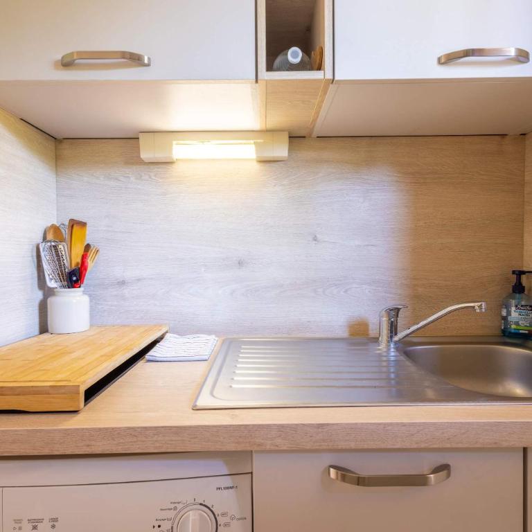Pavillon indépendant pour 6 personnes dans une résidence sécurisée avec piscine - Ferienhaus - 16