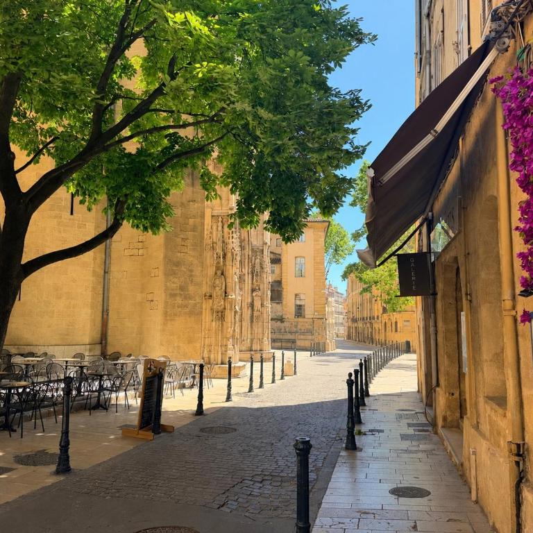 Aix-en-Provence, Maison provençale au calme de la campagne avec Spa et Clim - Appartement 2 Chambres - 100