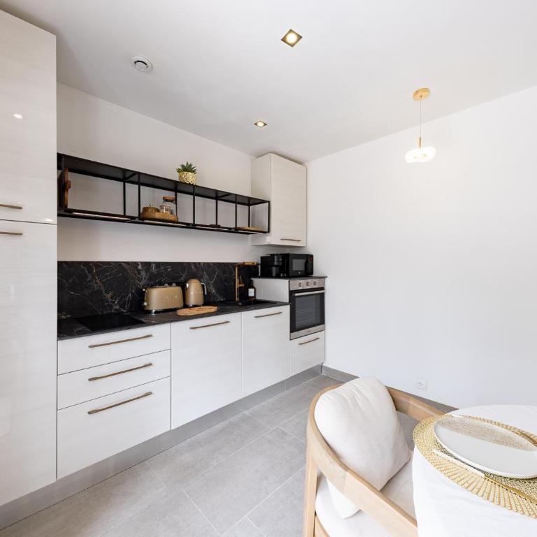 Appartement Design avec Grande Terrasse, BBC & vue verdure -4pers - Appartement 1 Chambre - 17