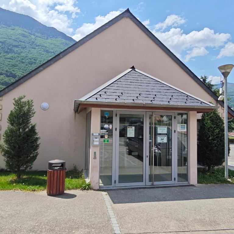 Appartement meublé T3 avec terrasse vue montagne - Appartement 2 Chambres - 32