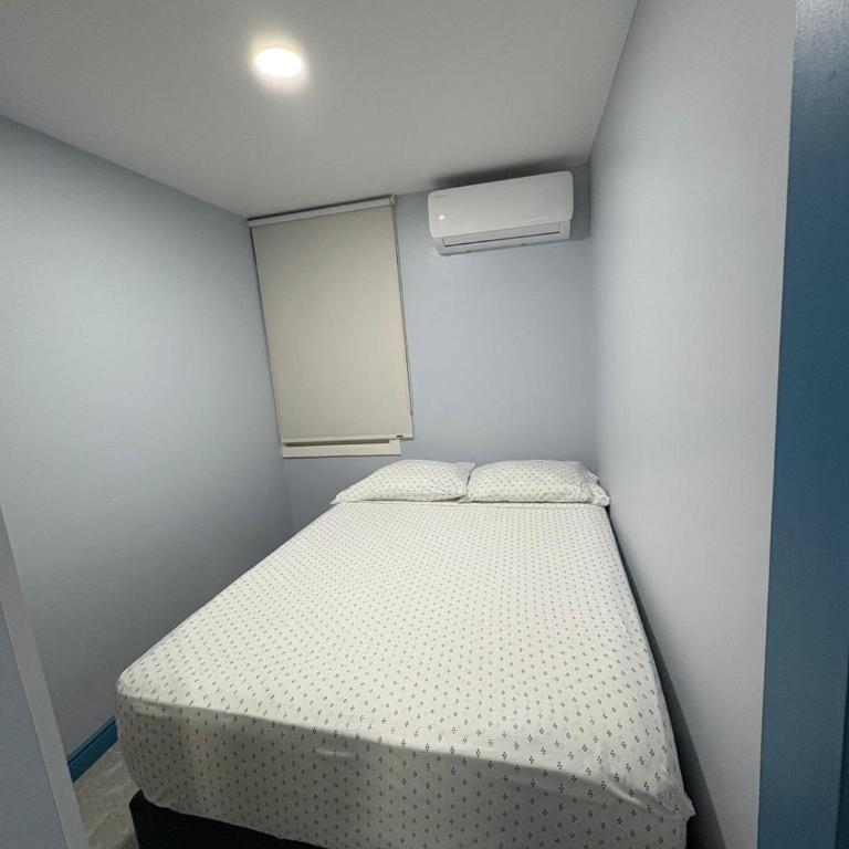 Snug on 9th - Three-Bedroom Apartment - 8