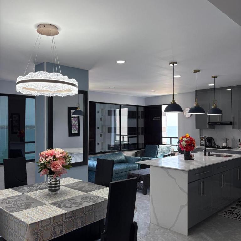 Snug on 9th - Three-Bedroom Apartment - 9