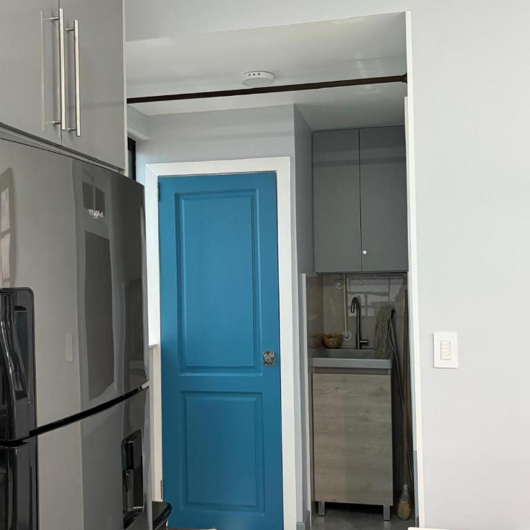 Snug on 9th - Three-Bedroom Apartment - 13