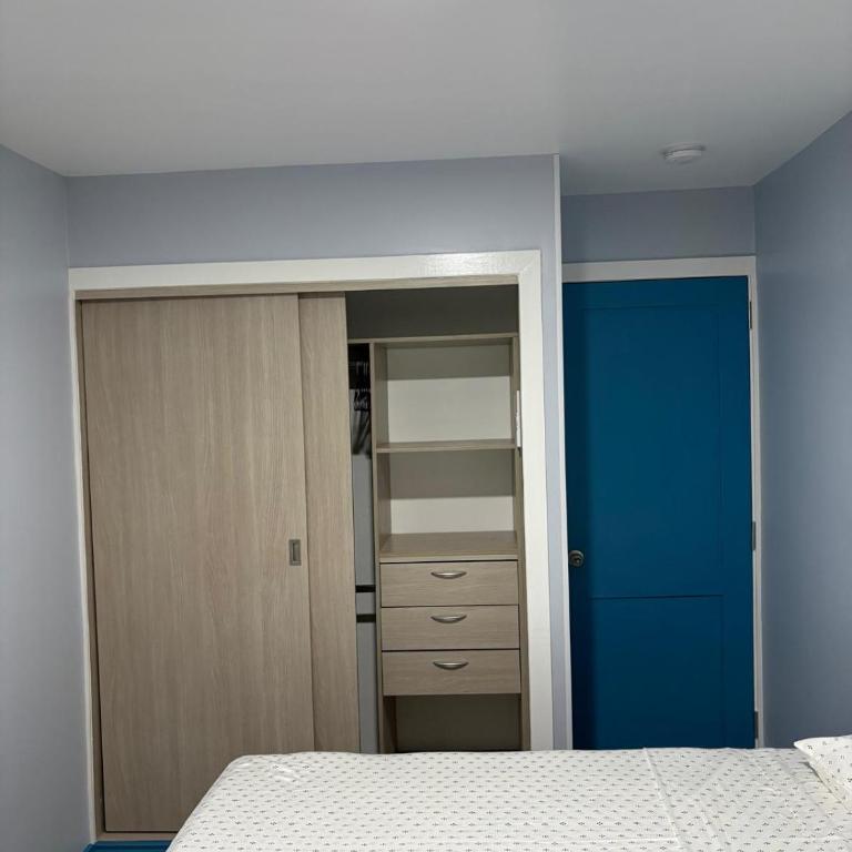 Snug on 9th - Three-Bedroom Apartment - 14