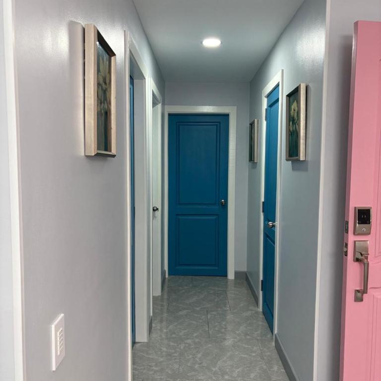 Snug on 9th - Three-Bedroom Apartment - 16