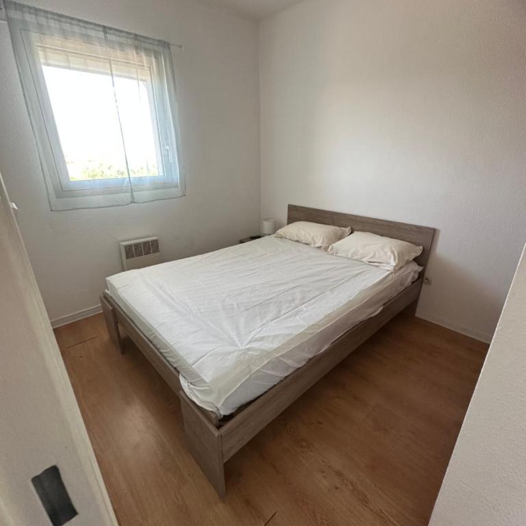 Appart T2 - 4 pers - VILLAGE - 200m de la plage - Appartement 1 Chambre - 9