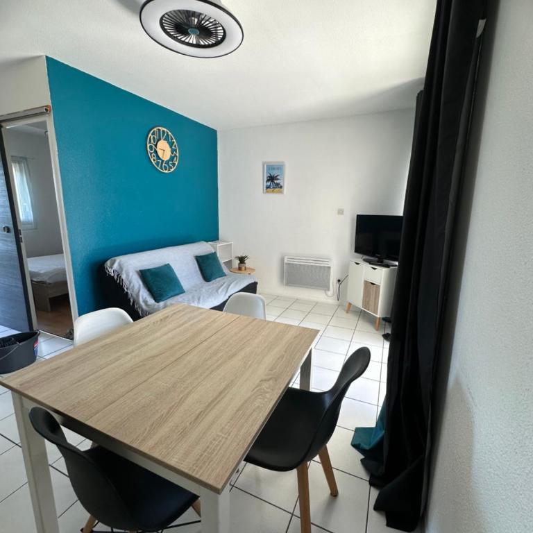 Appart T2 - 4 pers - VILLAGE - 200m de la plage - Appartement 1 Chambre - 7
