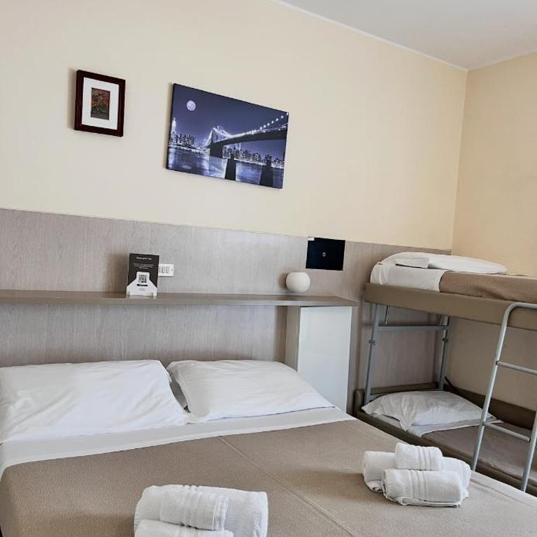 Hotel Villa Madana - Family Room - 15