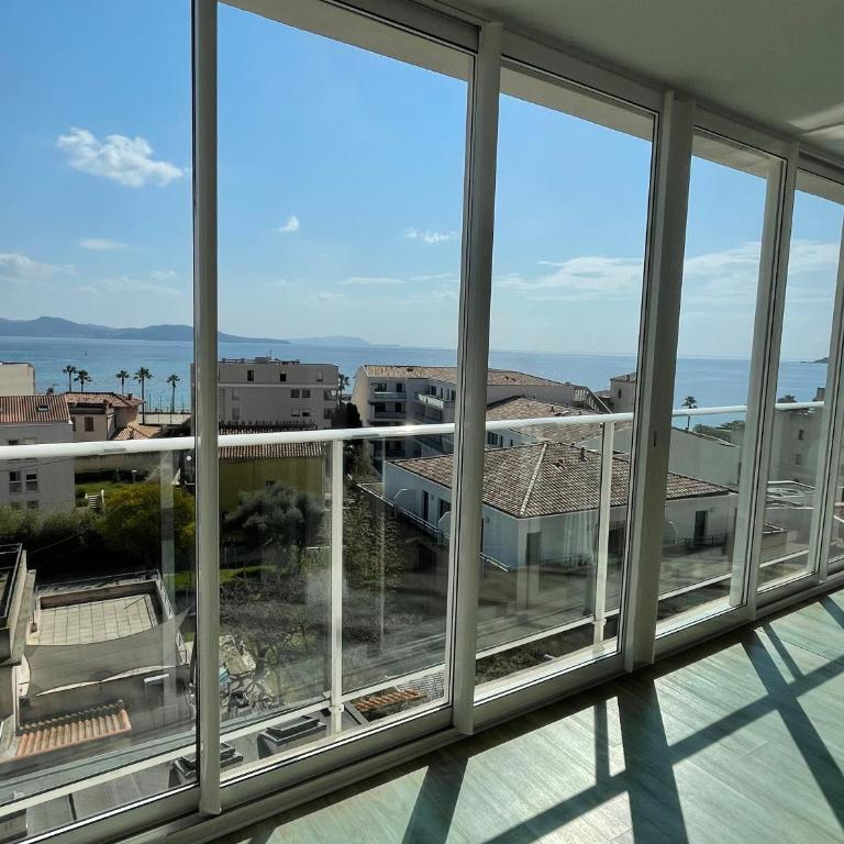 Très beau T2 climatisé refait à neuf, vue mer panoramique exceptionnelle à 120m à pied de la plage - Apartment mit 1 Schlafzimmer - 1